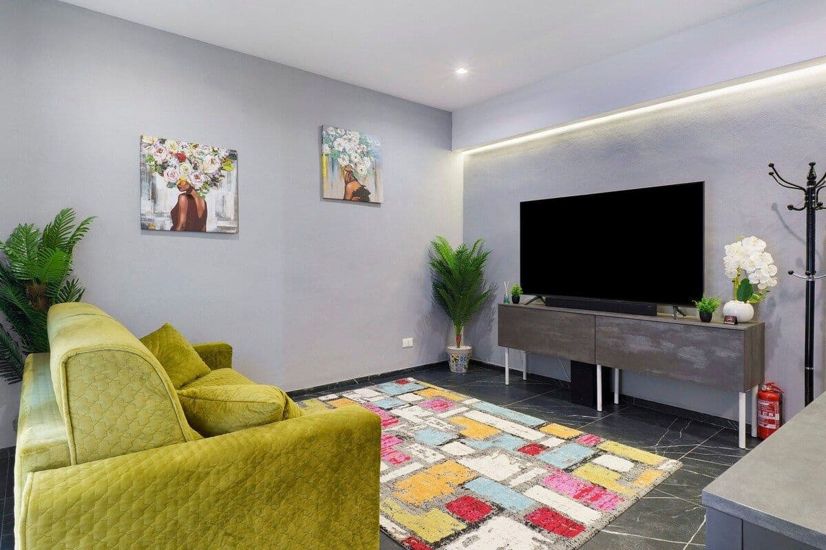 Infinity: ambienti e illuminazione della suite Euphoria a Porto Empedocle