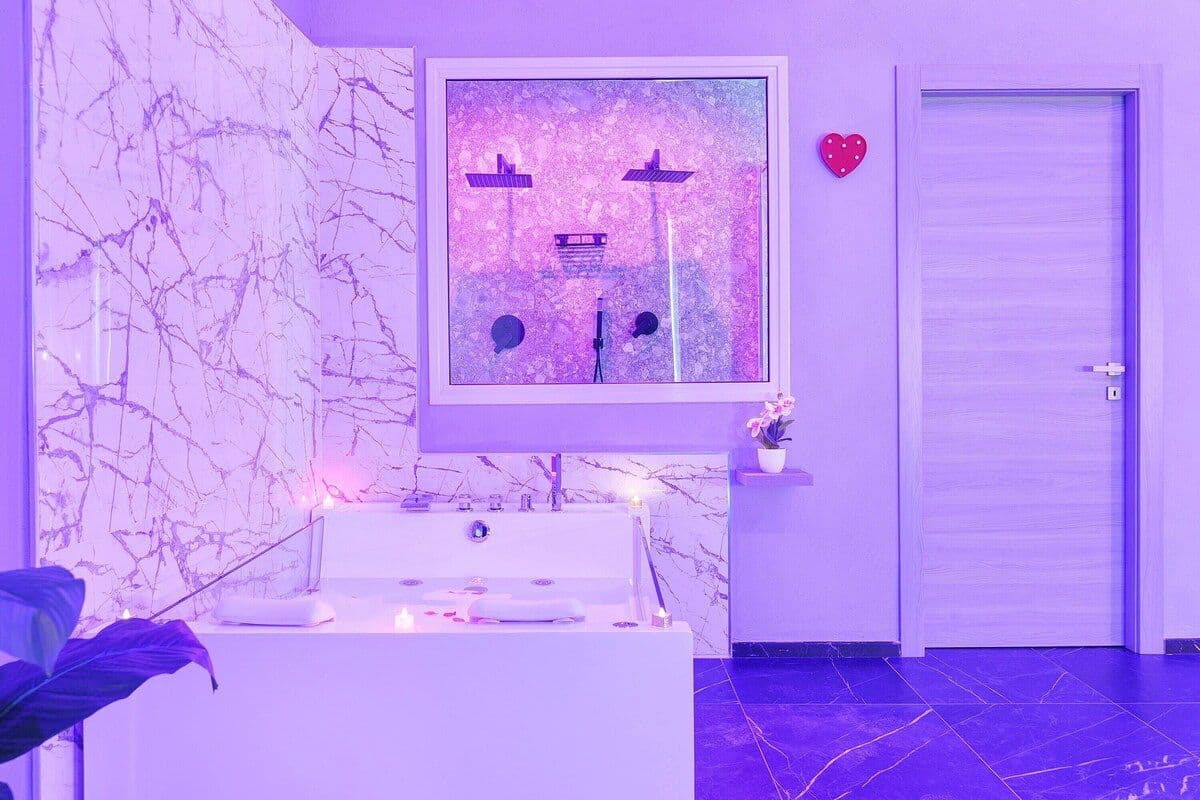 Infinity: Luce, acqua, silenzio
