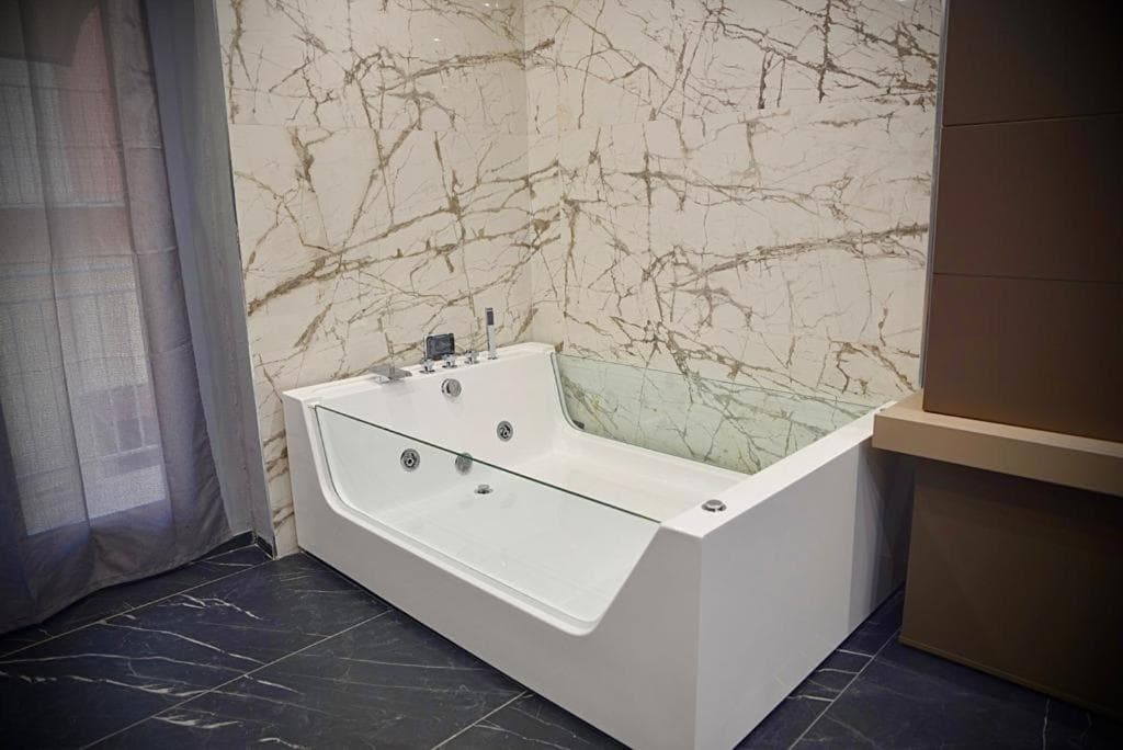 Jacuzzi Spa — riflessi e acqua